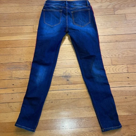 AQUA ( from Bloomingdale’s) SKINNY JEANS 25 RED VELVET SIDE STRIPE DOWN LEGS - Picture 4 of 7